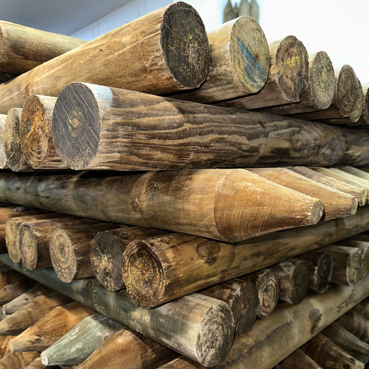 Estacón de Madera Inmunizado Cilindrado 2.20 m x 9cm / 7cm / 10cm Agrofácil